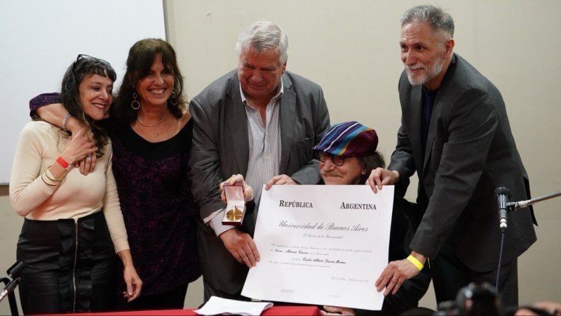 "Pasaré a llamarme ‘Doctor Charly García'", el reconocimiento de la UBA al icónico artista
